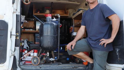 Matthieu Reinaudo en 6 dates1981 Naissance à Auch (Gers).1999 CAP menuiserie.2000 Pompiers de Paris.2002 Silotier et chauffeur chez Terres de Gascogne.2013 Magasinier, chauffeur et à l'entretien des sites chez OGR (Val de Gascogne).2014 Obtient le certificat fumigateur à l'Inra de Bordeaux.R. FOURREAUX