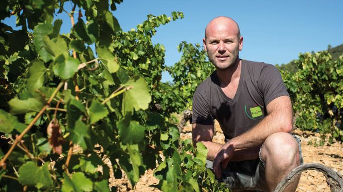 Samuel Duparcq en 6 dates1978 Naissance à Liévin (Pas-de-calais)2002 Installation en Gaec, en maraîchage et polyculture-élevage2005 Conseiller en alimentation animale à la coopérative Jura Mont-Blanc (Haute-Savoie)2010 Responsablede l'agence de Saint-Cyr-sur-Mer (Var),chez Racine SAP2013 Formation sur les bases de la biodynamie2015 Responsablede l'agence de Saint-Maximin, en plusde celle deSaint-Cyr-sur-MerH. DAVID REPORTAGE