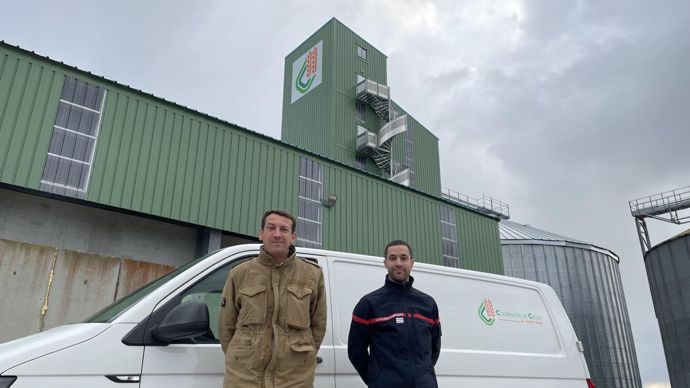 « Depuis 2015, nous avons déjà beaucoup appris les uns des autres », souligne Samuel Dujardin, de la coop de Creully, au côté du capitaine Pierre Kefelian-Jobert, du SDIS 14.