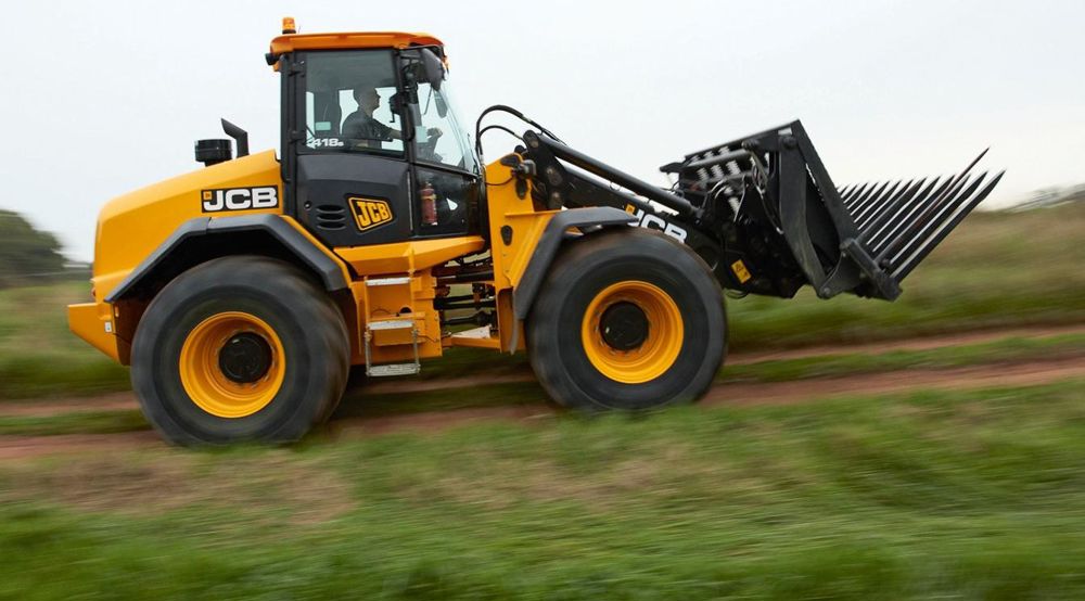 L'agro-chargeuse JCB 418S Agri peut atteindre une vitesse maximale de 48 km/h qui lui confère une grande polyvalence.