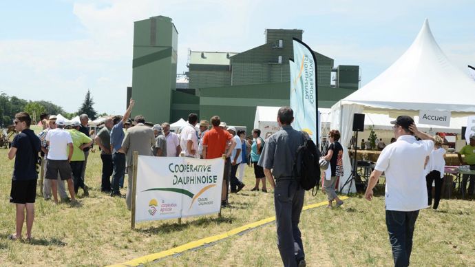 Les journées portes ouvertes ont un bon impact auprès du public. Pour exemple, la coop Dauphinoise a accueilli, pour sa première opération de ce type, 4 000 personnes dont la moitié de non professionnels.COOP DAUPHINOISE