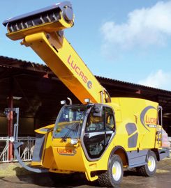 L'utilisateur bénéficie d'une cabine large, issue des télescopiques Manitou, avec, en option, quatre caméras couleur pour parfaire la visibilité.