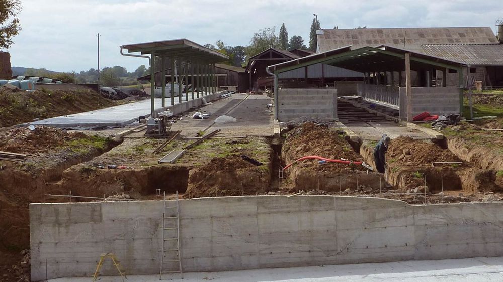 En allégeant la structure, on évite les grandes largeurs très coûteuses et souvent moins performantes en terme d'ambiance.© CHAMBRE D'AGRICULTURE DES PAYS DE LA LOIRE En allégeant la structure, on évite les grandes largeurs très coûteuses et souvent moins performantes en terme d'ambiance.© CHAMBRE D'AGRICULTURE DES PAYS DE LA LOIRE