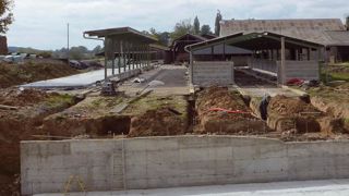 En allégeant la structure, on évite les grandes largeurs très coûteuses et souvent moins performantes en terme d'ambiance.© CHAMBRE D'AGRICULTURE DES PAYS DE LA LOIRE En allégeant la structure, on évite les grandes largeurs très coûteuses et souvent moins performantes en terme d'ambiance.© CHAMBRE D'AGRICULTURE DES PAYS DE LA LOIRE