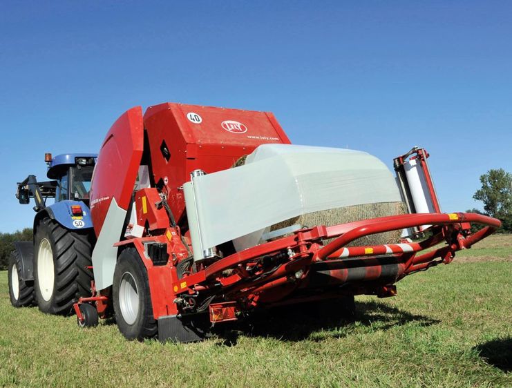 Dès que la balle est en position sur la table, un capteur indique sa présence pour commencer l'enrubannage avant la fin de la fermeture de la porte. 