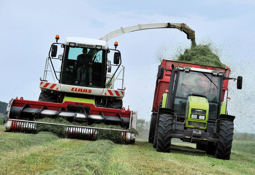 Les conservateurs d'ensilage Biostabil sont présentés en sachets de 200 g à diluer dans une pompe doseuse. © JÉROME CHABANNE