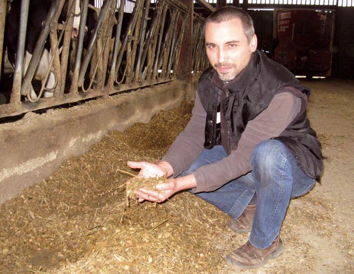 Mathieu Taveau apprécie le suivi global des élevages, qui permet d'aller bien au-delà de la simple vente de médicaments.© P.L.C. Mathieu Taveau apprécie le suivi global des élevages, qui permet d'aller bien au-delà de la simple vente de médicaments.© P.L.C.