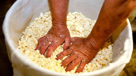 6 à 12 h de travail par 1 000 l sont nécessaires pour fabriquer une gamme peu diversifiée. Compter plus de 25 h pour une gamme très diversifiée.© CLAUDIUS THIRIET