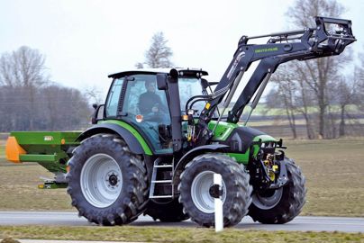 Load Sensing, circuit hydraulique performant : les Agrotron TTV sont des tracteurs très à l'aise avec un chargeur frontal.