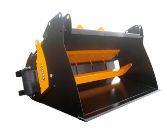 La vitesse de rotation du tapis autorise une bonne projection de la matière (jusqu'à 3 m).