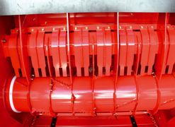 L'ouverture et la fermeture des peignes sont commandées par un simple bouton sur le boîtier de commande avec un témoin lumineux quand le système est fermé. L'ouverture et la fermeture des peignes sont commandées par un simple bouton sur le boîtier de commande avec un témoin lumineux quand le système est fermé.