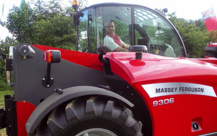 Le montant arrière droit a été avancé pour dégager une visibilité maximale sur le côté arrière droit.