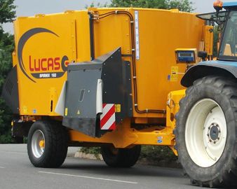 Les machines de 16 et 18 m3 avec distribution à trappe directe sont disponibles.