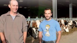 « Avec nos collègues céréaliers, nous nous réunissons une fois par an pour solder nos comptes. Nous sommes contents de nous retrouver et de nous asseoir autour d'une table », déclarent Jean-Luc Guyot et Laurent Brousset.© A.B. « Avec nos collègues céréaliers, nous nous réunissons une fois par an pour solder nos comptes. Nous sommes contents de nous retrouver et de nous asseoir autour d'une table », déclarent Jean-Luc Guyot et Laurent Brousset.© A.B.