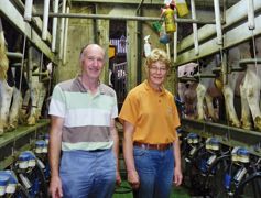 Maria et Maurice De Deken ont adopté depuis longtemps une stratégie très économe en concentrés et en récoltent les fruits en temps de crise : « Nous restons toujours dans cette logique, car même si le prix du lait est bon, ce n'est pas une raison pour jeter l'argent par les fenêtres. » © J.P. Maria et Maurice De Deken ont adopté depuis longtemps une stratégie très économe en concentrés et en récoltent les fruits en temps de crise : « Nous restons toujours dans cette logique, car même si le prix du lait est bon, ce n'est pas une raison pour jeter l'argent par les fenêtres. » © J.P.
