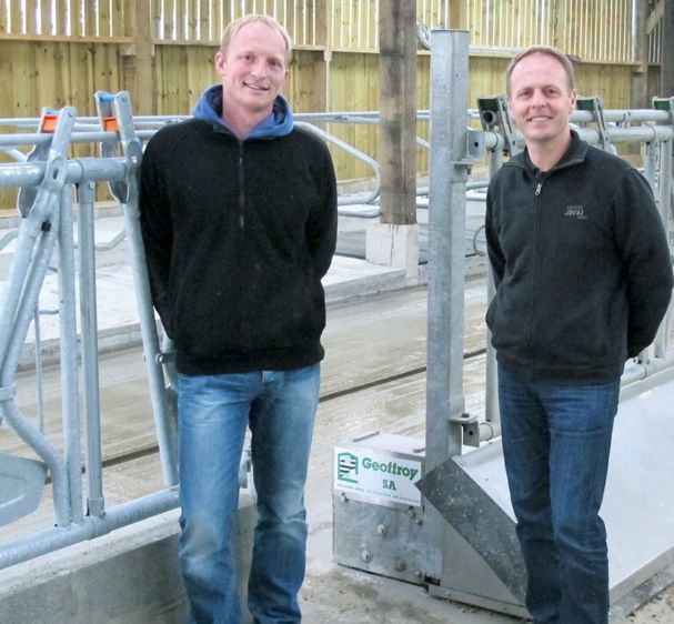 François Poisson et Arnaud Fossey sont cousins. Les deux fermes de leurs parents sont voisines. Leur Gaec, créé en 2007 à l'installation de François, repose sur leur regroupement. François Poisson et Arnaud Fossey sont cousins. Les deux fermes de leurs parents sont voisines. Leur Gaec, créé en 2007 à l'installation de François, repose sur leur regroupement.