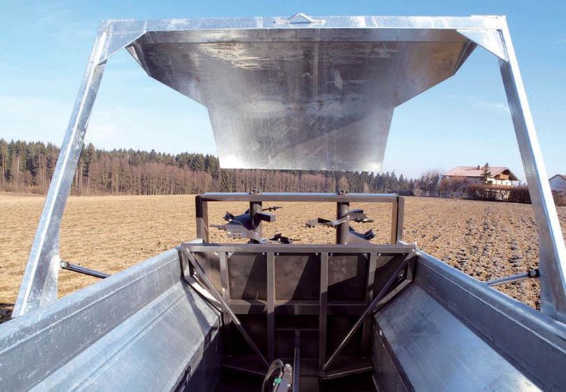 Avec moins de pièces en mouvement, le principe du fond poussant nécessiterait moins d'entretien sur l'épandeur.