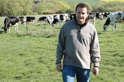 Patrick Marin se passionne pour la sélection mais sait privilégier, avec son frère et associé Christian, le raisonnement économique. La conduite de leur troupeau est axée en priorité sur la longévité des animaux.© C.R.
