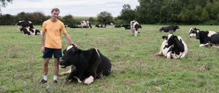 Lors de son installation, Patrick a décidé de baisser la production individuelle des vaches. Elle est passée de 8 000 à 6 500 litres, niveau qu'il estime être le plus rentable au vu des conditions pédo-climatiques du marais où se situe sa ferme.© E.A. Lors de son installation, Patrick a décidé de baisser la production individuelle des vaches. Elle est passée de 8 000 à 6 500 litres, niveau qu'il estime être le plus rentable au vu des conditions pédo-climatiques du marais où se situe sa ferme.© E.A.