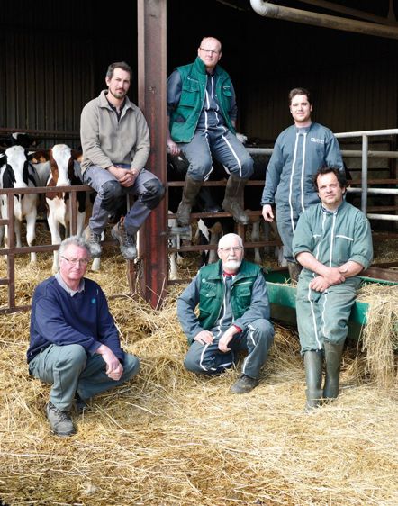 De gauche à droite, en haut : Mathieu Stroebel (39 ans), Julien Magret (41 ans), Romain Pichon (34 ans) ; en bas : Thierry Léonard (53 ans), Guy Pichon (60 ans) et Thierry Castelleta (49 ans). © CÉDRIC FAIMALI/GFA De gauche à droite, en haut : Mathieu Stroebel (39 ans), Julien Magret (41 ans), Romain Pichon (34 ans) ; en bas : Thierry Léonard (53 ans), Guy Pichon (60 ans) et Thierry Castelleta (49 ans). © CÉDRIC FAIMALI/GFA