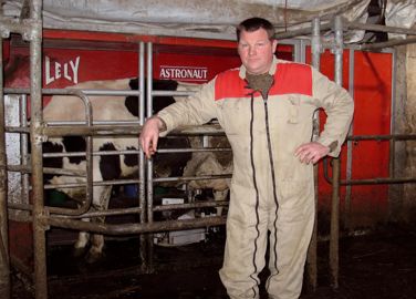 - L'EXPLOITATION - À Domptail dans les Vosges - 1 UTH - 30 vaches prim'holsteins - 189 000 l de quota - 9 200 kg de lait/VL/an (moyenne contrôle laitier) - 110 ha de SAU, dont 30 ha de blé, 18 ha de maïs, 12 ha d'orge, 7 ha de colza et 43 ha d'herbe©N.L.