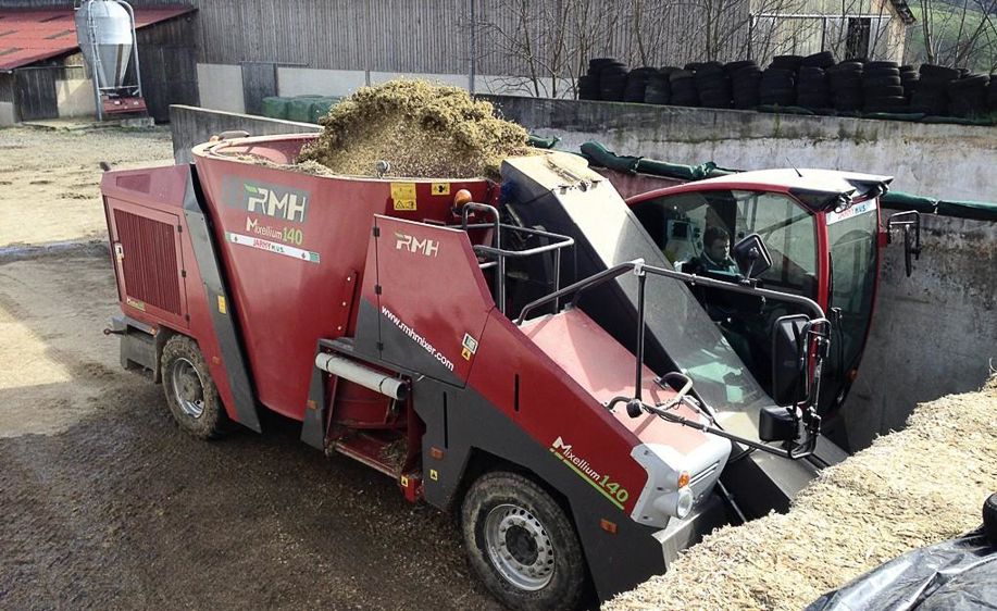 La désileuse automotrice remplace un tracteur, une remorque mélangeuse et un engin de chargement.PHOTOS © D.L. La désileuse automotrice remplace un tracteur, une remorque mélangeuse et un engin de chargement.PHOTOS © D.L.