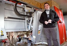 Chez Laurent Bièvre, l'Astronaut 4 de Lély a remplacé la salle de traite en épis 2 x 5 avec décrochage. Chez Laurent Bièvre, l'Astronaut 4 de Lély a remplacé la salle de traite en épis 2 x 5 avec décrochage.