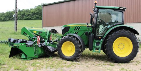 Pour les tracteurs, l'argument choc est celui des normes antipollution qui auraient fait exploser le prix des moteurs. S'ajoutent aussi les nouvelles technologies embarquées.©  P. PEETERS/GFA
