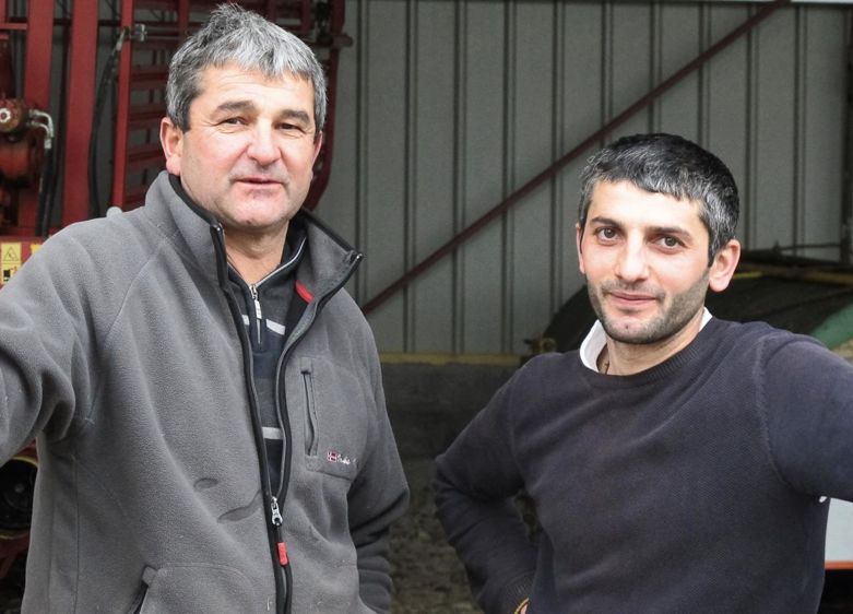 Pascal Jamois et son salarié, Bésik Gvianidze, ont peu participé aux travaux faute de temps. L'autoconstruction aurait permis de réduire encore la facture.© P.L.C.