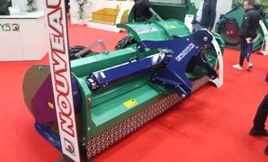 Le broyeur DR8 Desvoys est destiné à être monté sur des tracteurs de 240 ch au maximum. Le broyeur DR8 Desvoys est destiné à être monté sur des tracteurs de 240 ch au maximum.