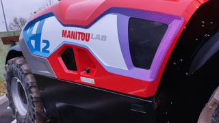 Le prototype à l'hydrogène de Manitou est basé sur un chargeur télescopique classique et embarque une pile à combustible. Le prototype à l'hydrogène de Manitou est basé sur un chargeur télescopique classique et embarque une pile à combustible.