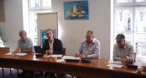 De gauche à droite, Marcel Denieul, Thierry Roquefeuil, président de la Fnpl et André Bonnard. 