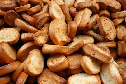 Le pain rassis peut être transformé en croûtons. © M. Baysan (stockadobe.com) Le pain rassis peut être transformé en croûtons. © M. Baysan (stockadobe.com)