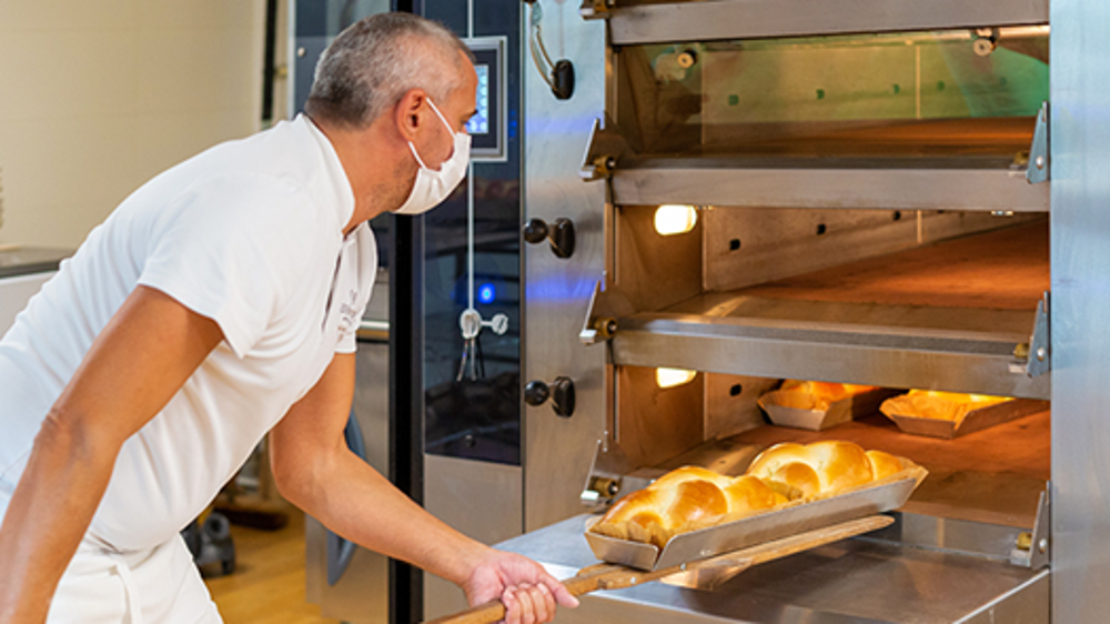 La Brioche Grand-Mère au centre de formation atelier m’alice par Frédéric Kerberenes.