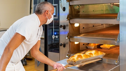 La Brioche Grand-Mère au centre de formation atelier m’alice par Frédéric Kerberenes.