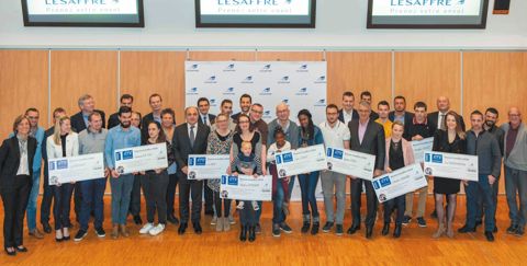       Voici les lauréats de la bourse Lesaffre 1ère installation, entourés de leur famille et des équipes Lesaffre.
