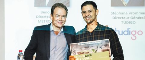       Benoît Feytit, directeur général de Metro, a remis le prix 
      du restaurant durable à Benoît Guerche, pour Sixta.
METRO