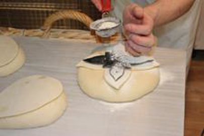 Innover et faire des essais, c'est bien... mais pas au dernier moment ! (Création Michel Chesnouard). Décoration de pain pour Noël (Photo : Latoque.fr). Innover et faire des essais, c'est bien... mais pas au dernier moment ! (Création Michel Chesnouard). Décoration de pain pour Noël (Photo : Latoque.fr).