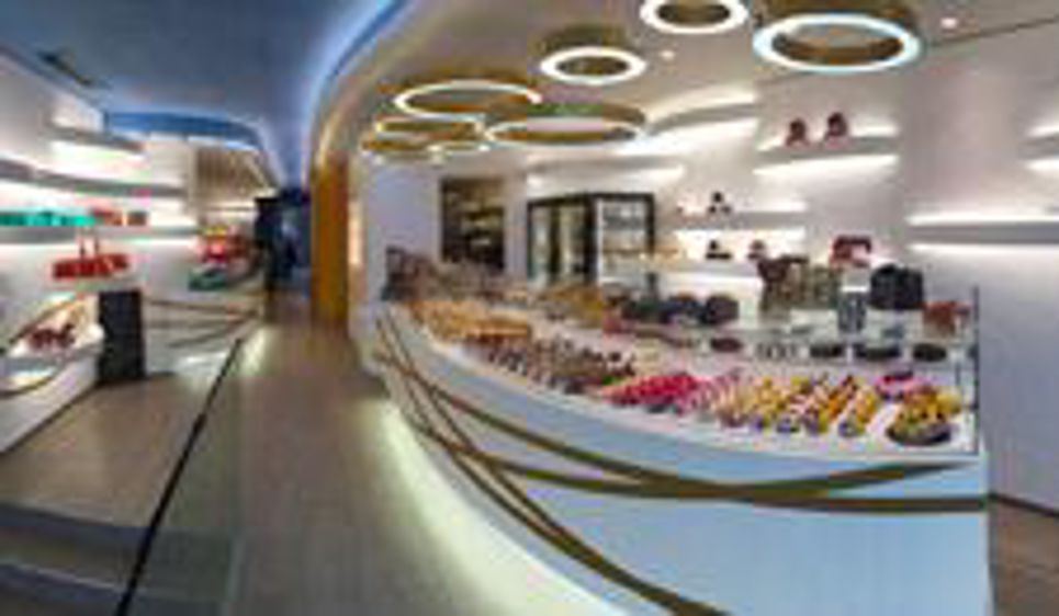 Le linéaire est la pièce maîtresse d'un agencement de magasin, ici création OCF (Photo : latoque.fr). Agencement en linéaire en pâtisserie (Photo : latoque.fr).