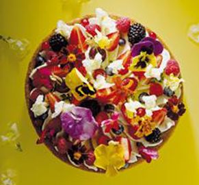 La pâtisserie contemporaine valorise la fraîcheur et la naturalité du fruit. Ici, une création de Thierry Mulhaupt (Photo : latoque.fr). Tarte aux fruits de Thierry Mulhaupt (Photo : latoque.fr).