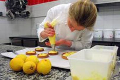 Les agrumes, dans leur grande diversité, sont une tendance forte en pâtisserie (Photo : latoque.fr). Agrumes utilisés en pâtisserie (Photo : latoque.fr).