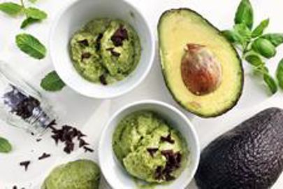 Les associations insoupçonnées permettent d'attirer la curiosité des clients. Mais attention à ne pas les décevoir ! (Photo : glace végane à l'avocat, basilic/menthe et lait de coco). Glace à l'avocat (Photo : Latoque.fr). Les associations insoupçonnées permettent d'attirer la curiosité des clients. Mais attention à ne pas les décevoir ! (Photo : glace végane à l'avocat, basilic/menthe et lait de coco). Glace à l'avocat (Photo : Latoque.fr).