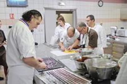 Il n'est jamais trop tard pour apprendre le métier ou parfaire sa technique (Photo : formation Alain Chartier à l'ENSP d'Yssingeaux). Cours d'Alain Chartier à l'ENSP d'Yssingeaux (Photo : Latoque.fr).