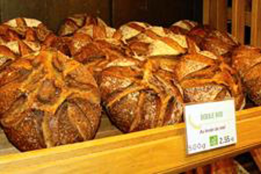 La mise en avant des produits bio à la vente doit être conforme à la législation (Photo : latoque.fr). Boule de pain bio (Photo : latoque.fr).