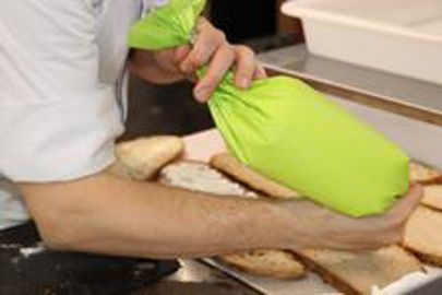 La poche en PET multicolore offre une bonne prise en main (Photo : Latoque.fr). Bien choisir ses poches en pâtisserie (Photo : Latoque.fr). La poche en PET multicolore offre une bonne prise en main (Photo : Latoque.fr). Bien choisir ses poches en pâtisserie (Photo : Latoque.fr).