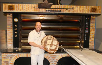 Régularité, qualité de cuisson, respect de l'environnement... Guillaume est pleinement satisfait de son investissement.
Régularité, qualité de cuisson, respect de l'environnement... Guillaume est pleinement satisfait de son investissement.