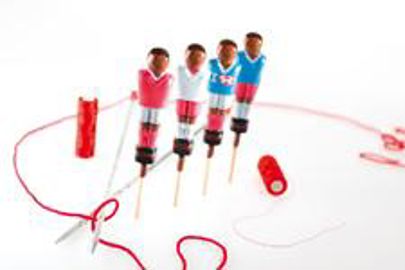 La marque PCB a imaginé des sucettes en forme de footballeurs... A quant le baby-foot ? (Photo : LaToque.fr). Sucettes en forme de footballeurs (Photo : LaToque.fr). La marque PCB a imaginé des sucettes en forme de footballeurs... A quant le baby-foot ? (Photo : LaToque.fr). Sucettes en forme de footballeurs (Photo : LaToque.fr).