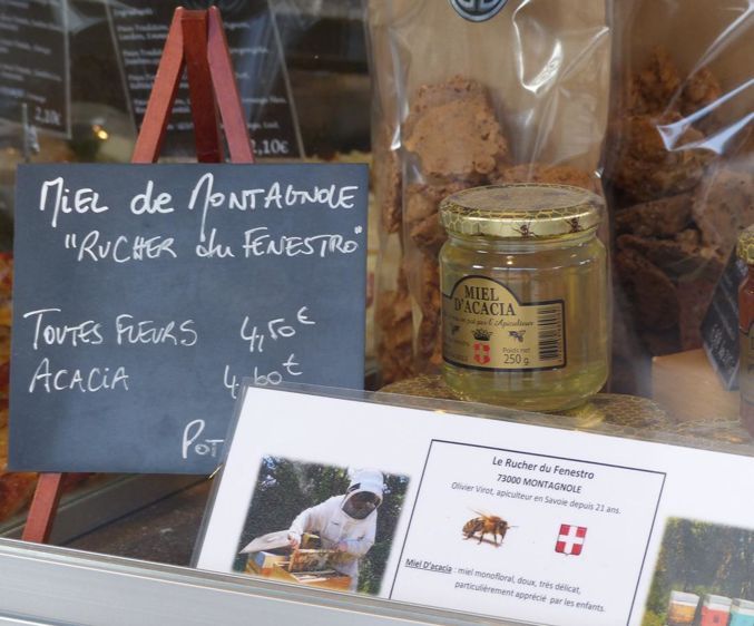      Vous ne pouvez pas tout faire, mais vous pouvez être fier 
      de vos fournisseurs et les afficher (ici, chez Les Dumoulin, 
      à Jacob-Bellecombette - 73)
