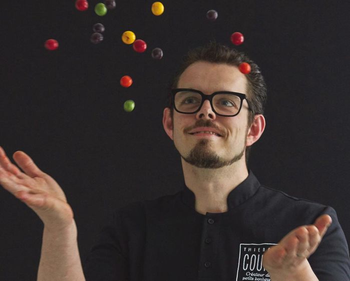       A 40 ans, Thierry Court s'est fait une spécialité du snacking sucré, librement inspiré des gourmandises de son enfance.
THIERRY COURT