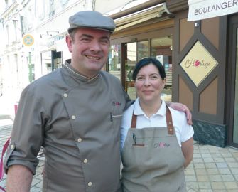       Natacha et Eric Boucherdonnent, depuis quatre ans, un nouvel élan à cette boulangerie de centre-ville.
